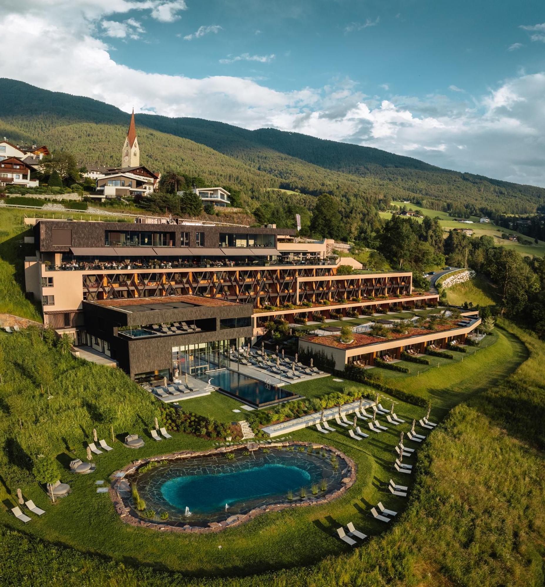 Santre Dolomythic Home Bressanone Eksteriør billede Aerial view of the hotel